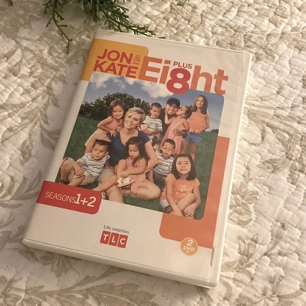 Jon & Kate Plus 8 Seasons 1&2 - Picture 1 of 4